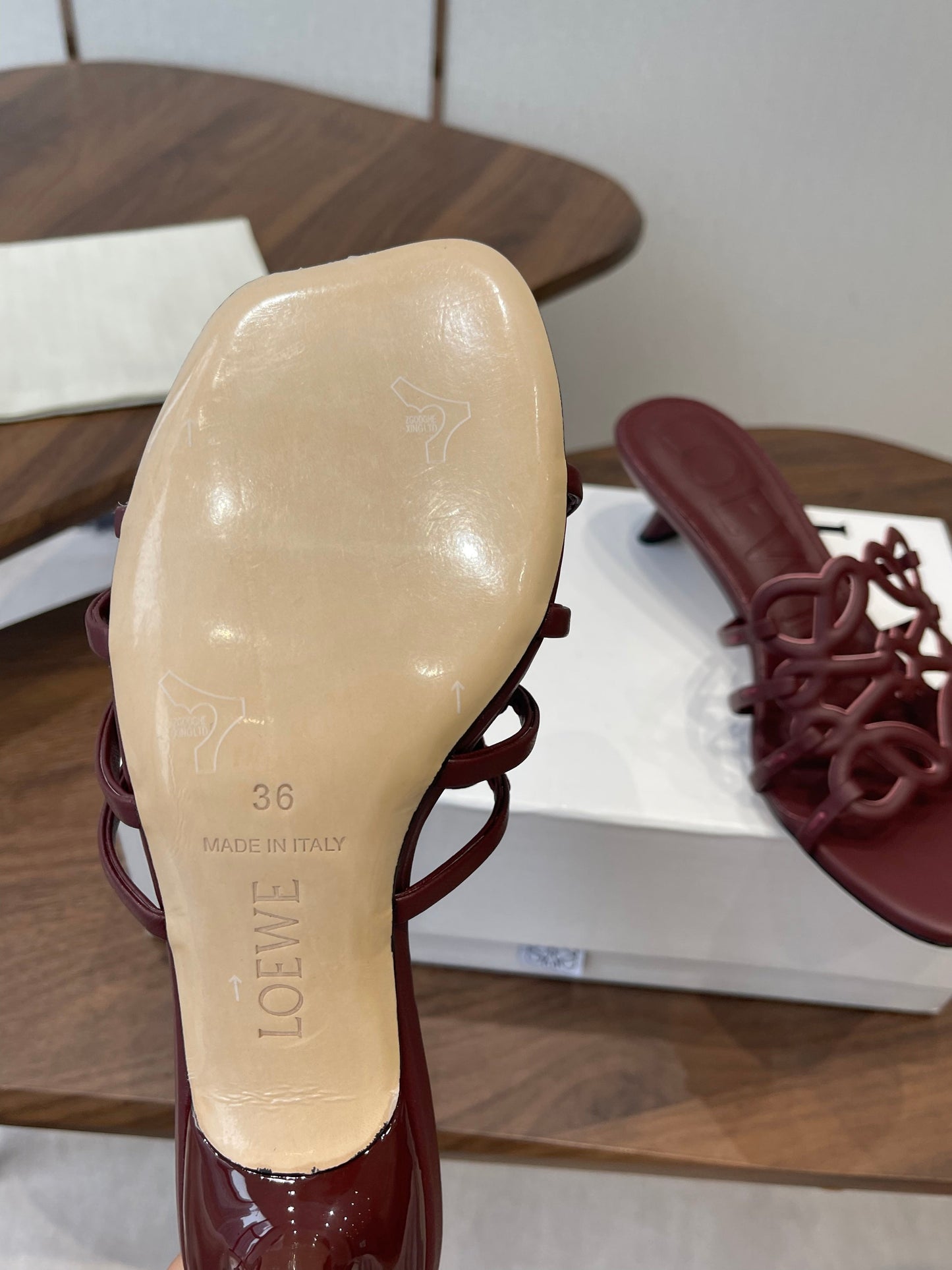 БОСОНІЖКИ LOEWE 26S НА ВИСОКИХ ПІДБОРАХ З ТЕЛЯЧОЇ ШКІРИ ВІННО-ЧЕРВОНОГО КОЛЬОРУ
