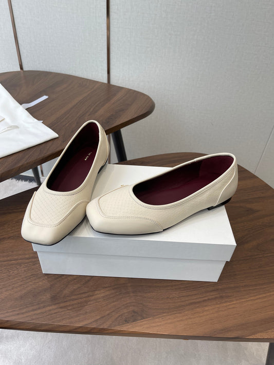 THE ROW 26S SQUARE TOE BALLET FLATS IN CREAM WHITE CALFSKIN