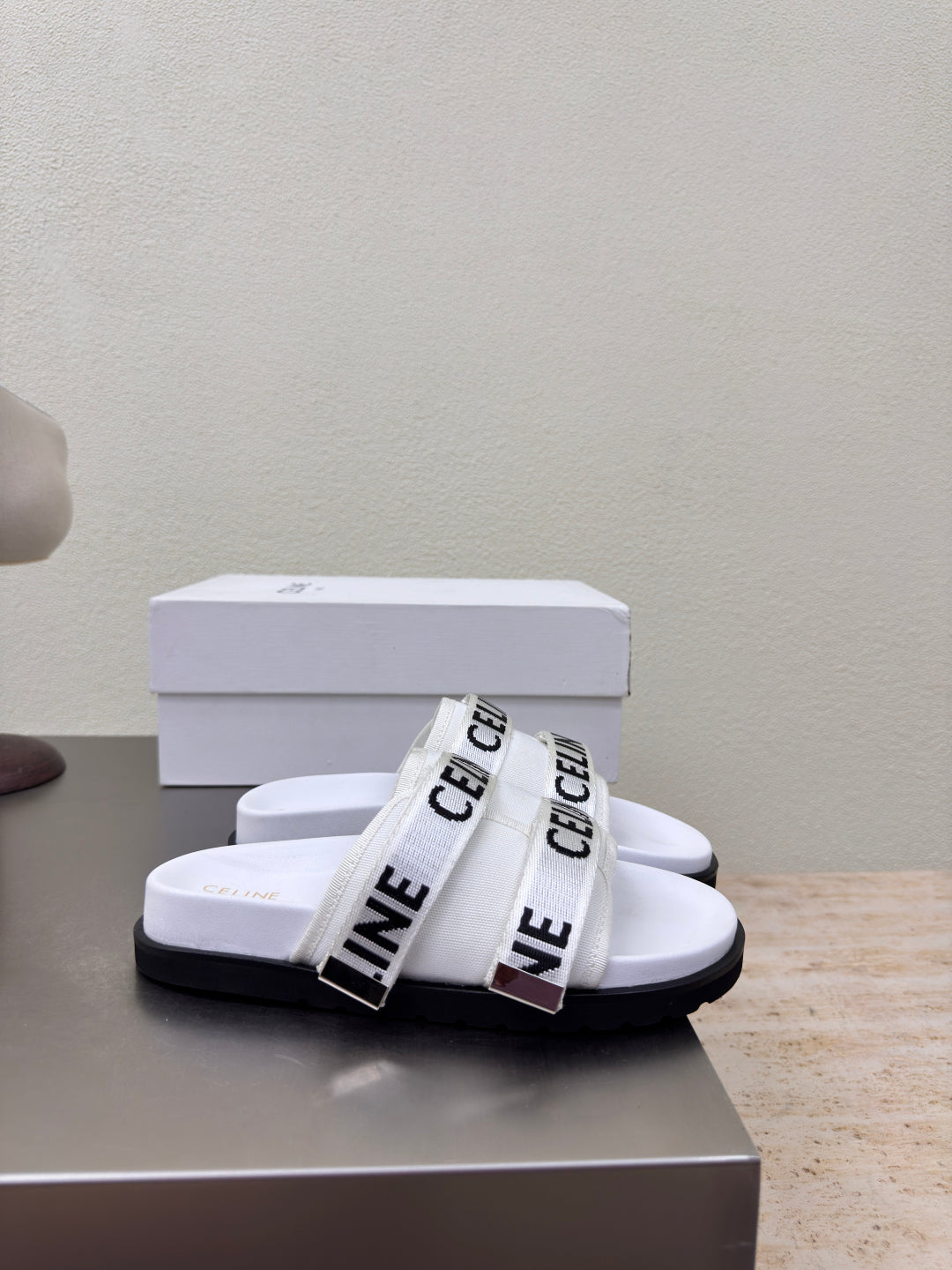 CELINE 25S FLAT SANDALS ARC DE TRIOMPHE IN WHITE CALFSKIN AND CANVAS - 35