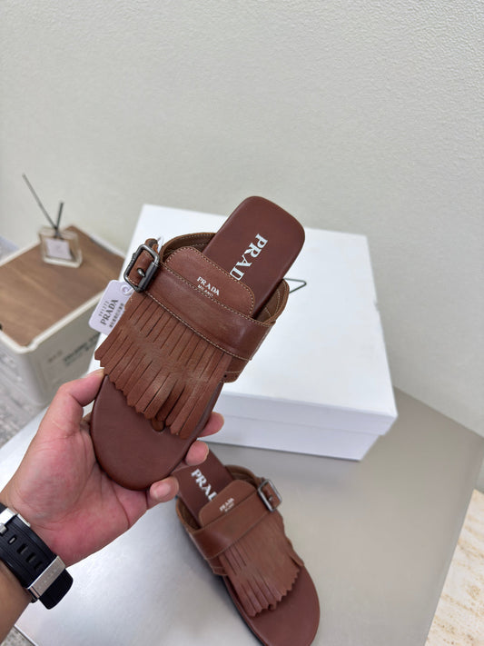 ШКІРЯНІ САНДАЛІ PRADA 25S SHUFFLE ІЗ ТЕЛЯЧОЇ ШКІРИ СІЄНСЬКОГО КОЛЬОРУ - 35