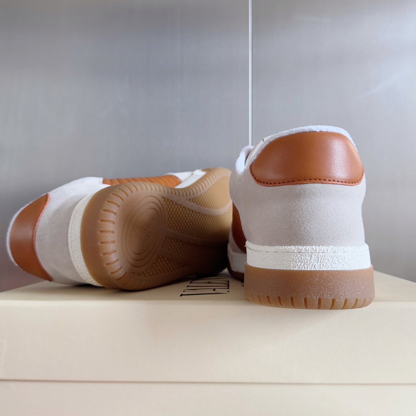 VALENTINO 25S GARAVANI FREEDOTS SNEAKERS IN BEIGE SUEDE AND ORANGE LAMBSKIN - 35