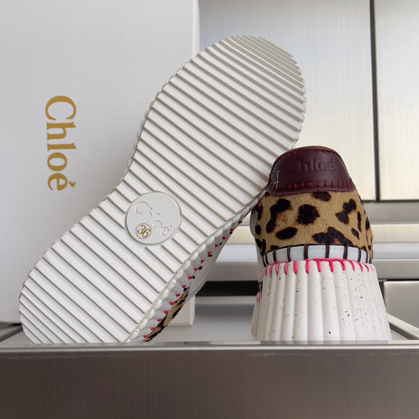 CHLOÉ 26S WEDGE SNEAKERS 70 MM IN WHITE CALFSKIN AND LEOPARD PRINT PONY HAIR