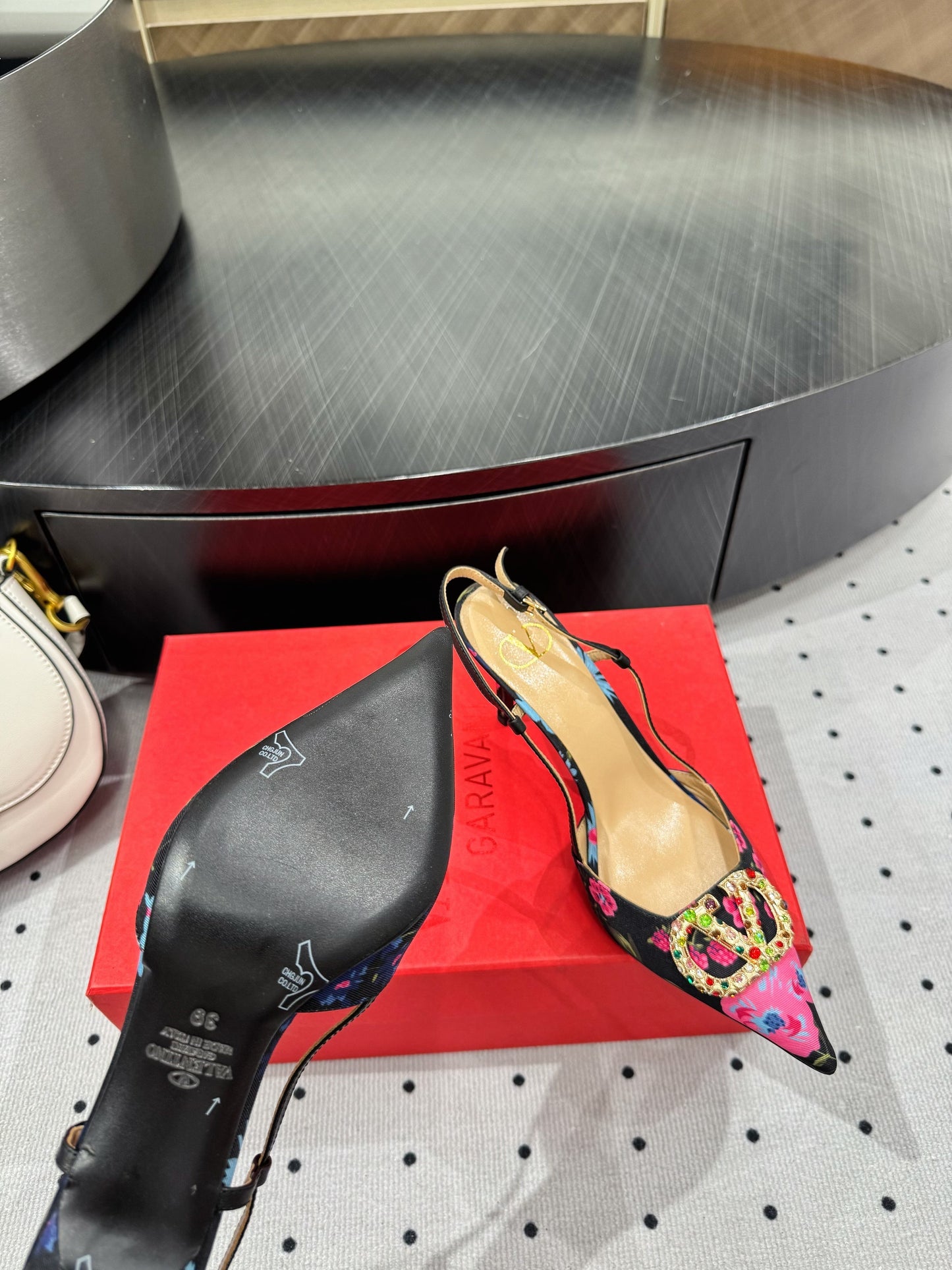 VLTN HIGH SLINGBACK 25S 80 MM IN BLACK MIX PINK FABRIC AND CALFSKIN - 35