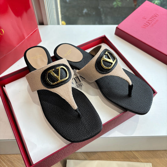В'ЄТНАМКИ VLTN THONG 25S З ЧОРНО-БЕЖЕВОЇ ШКІРИ ЯГНЯТИ ІЗ ЗОЛОТОЮ ФУРНІТУРОЮ – 35