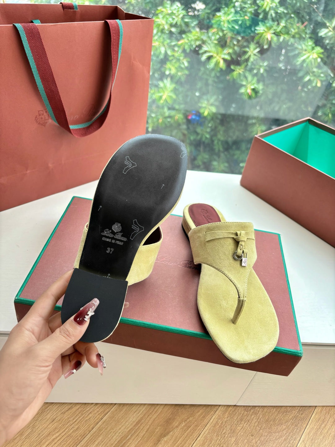 LP THONG SANDALS 25S IN PASTEL YELLOW SUEDE - 35