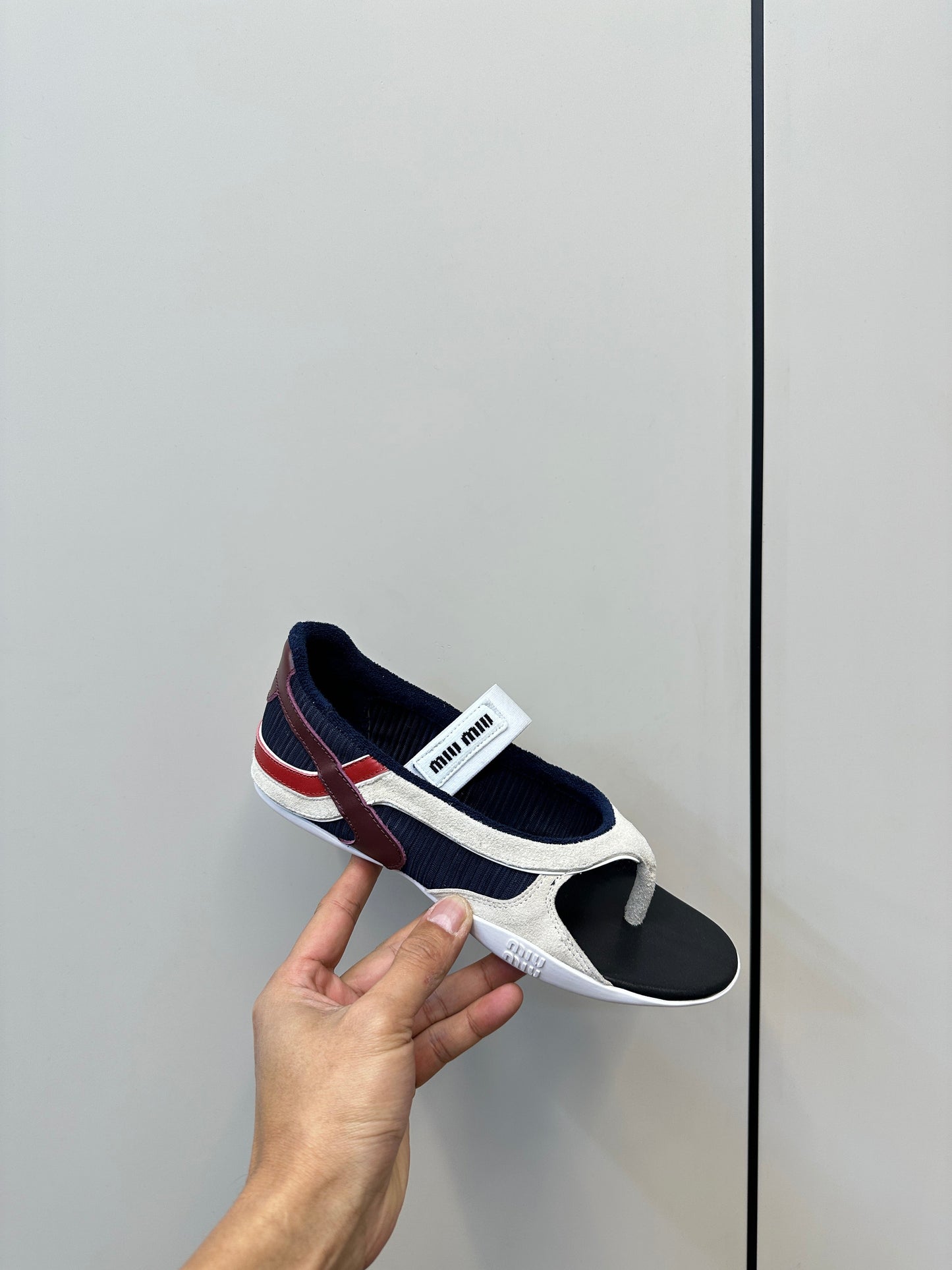 THONG SANDALS IN WHITE SUEDE MIX NAVY TECH FABRIC - 35