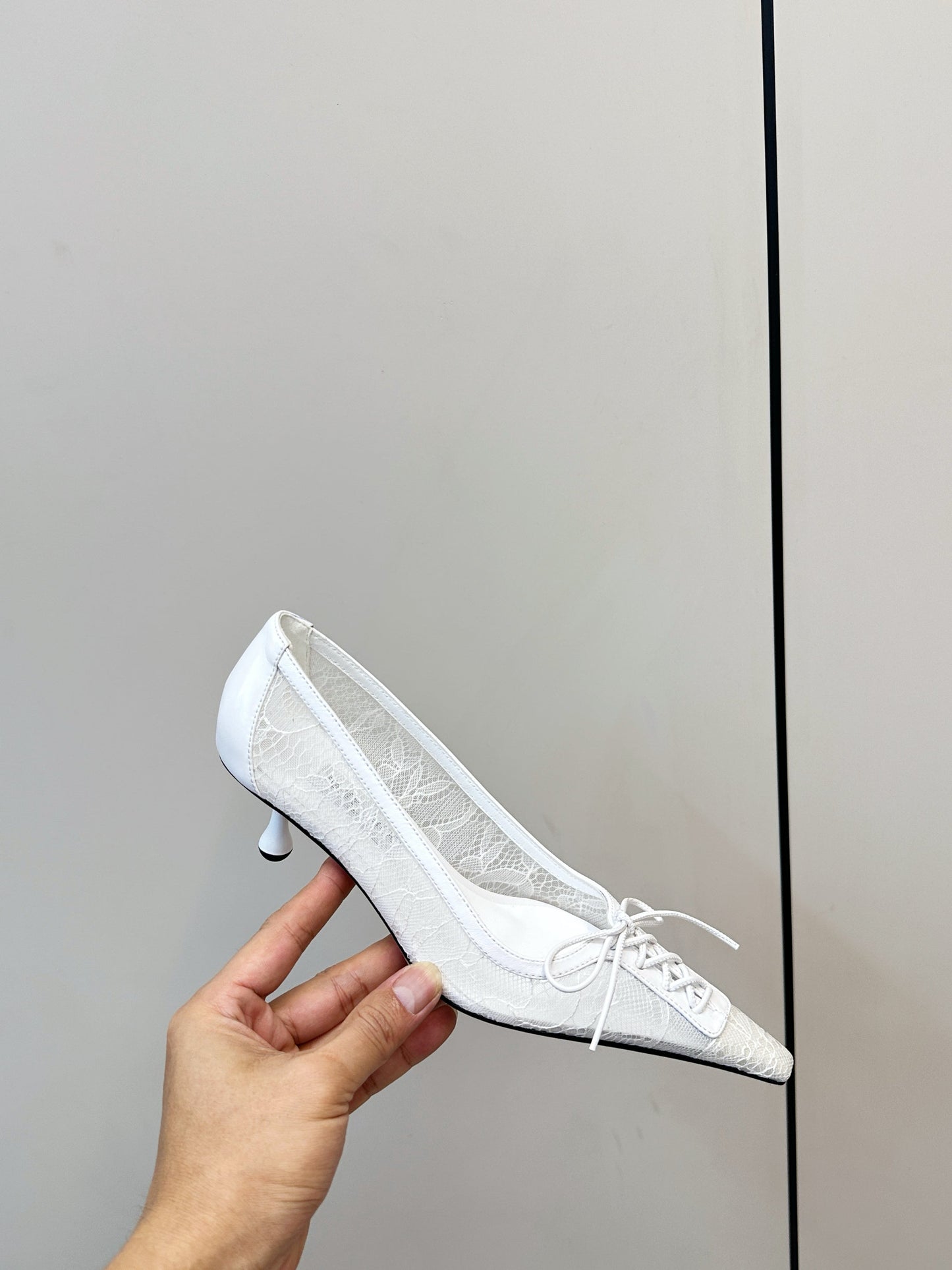 БОСОНІЖКИ JIMMY CHOO 26S НА ШНУРІВЦІ З БІЛОГО МЕРЕЖИВА ТА ШКІРИ ЯГНЯТИ