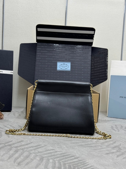 PRADA 25S ENCHAINE MINI BAG 22 ЧОРНА ТЕЛЯЧА ШКІРА ЗОЛОТА ФУРНІТУРА