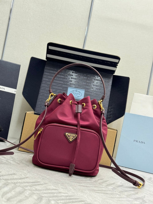 PRADA 25S DUET BUCKET BAG 23 З БОРДОВОГО RE-NYLON З ФУРНІТУРОЮ ЗІ ЗОЛОТА