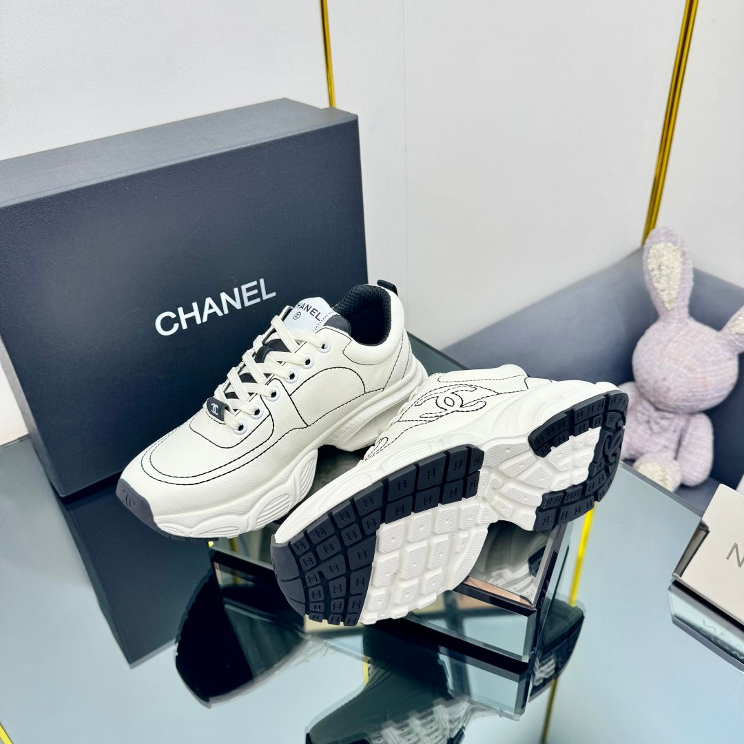 TRAINERS SNEAKER IN WHITE CALFSKIN WITH BLACK EMBROIDERED - 35