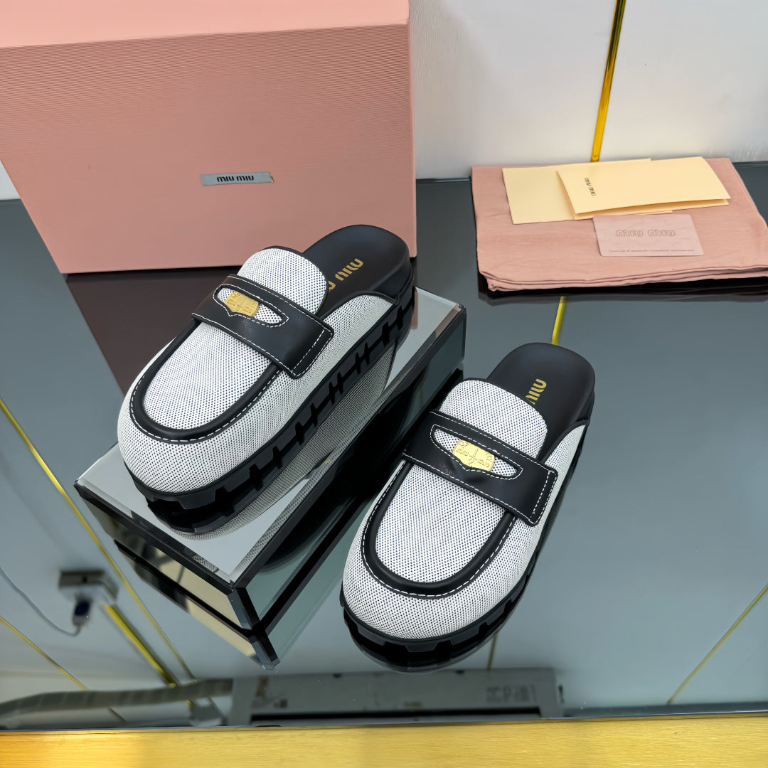 MULES SLIPPERS IN BLACK CALFSKIN AND WHITE DOTS CANVAS WITH GOLD COIN - 35