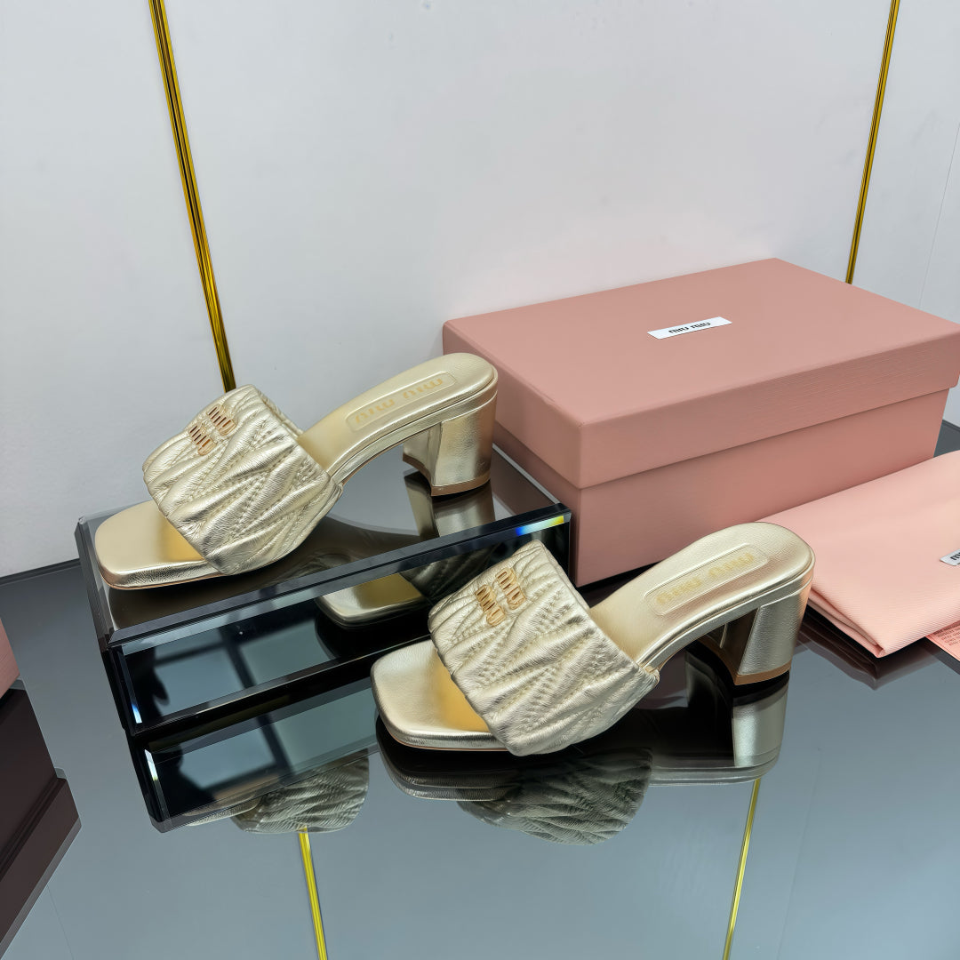 MATELASSÉ SLIDES PUMP IN GOLD PATENT CALFSKIN - 35