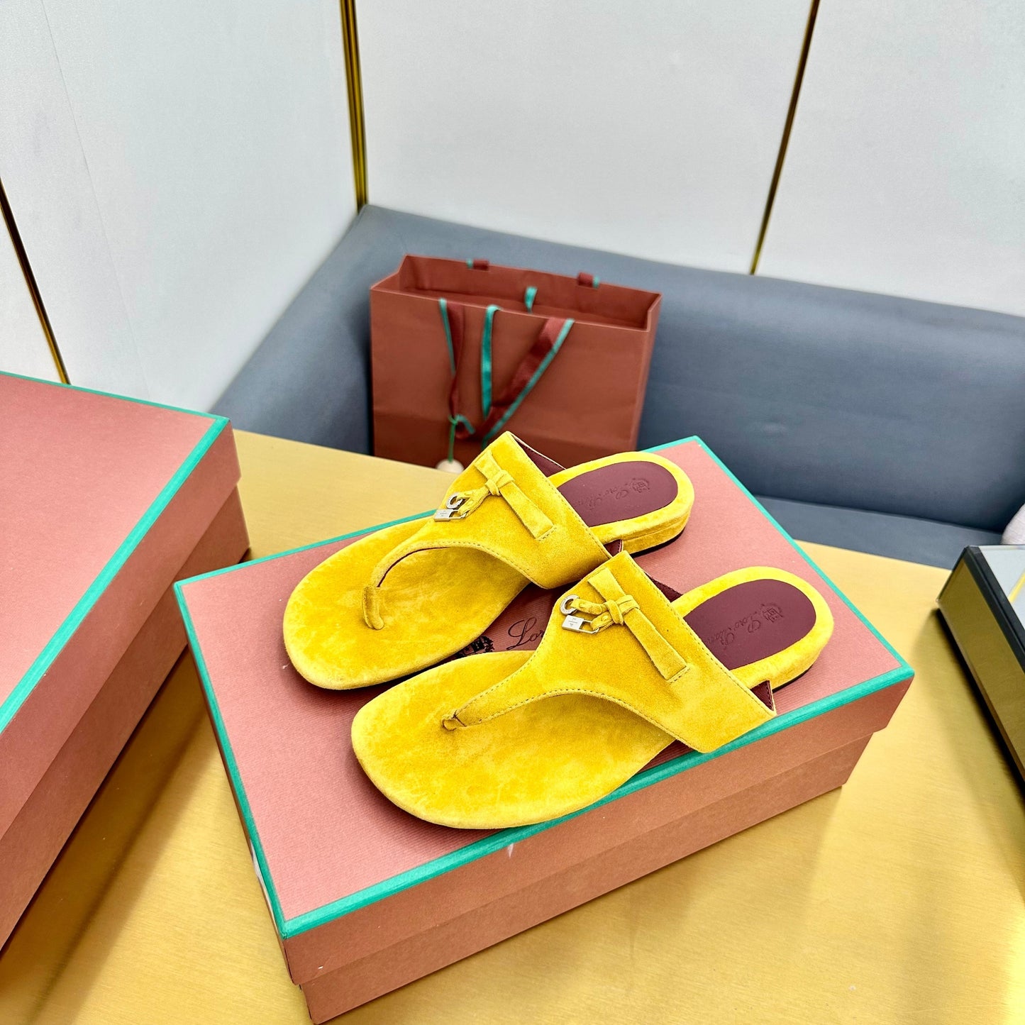 FLIP FLOPS IN YELLOW SUEDE AND HARDWARE SILVER - 34