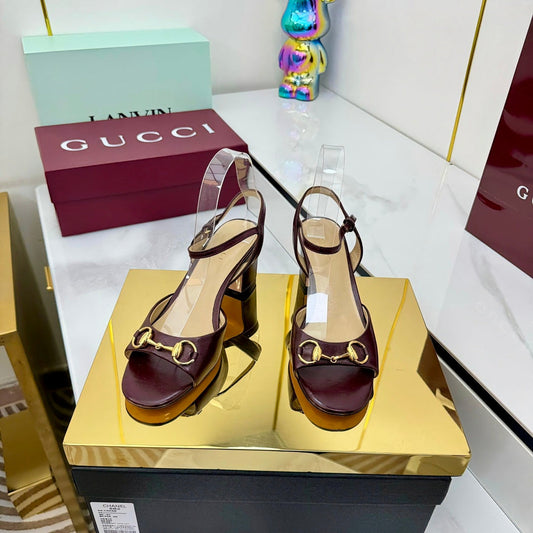 Босоніжки GG HEELED 25S 65 ММ З ТЕМНО-ЧЕРВОНОЇ ОВЕЧОЇ ШКІРИ ІЗ ЗОЛОТИСТОЮ ФУРНІТУРОЮ - 35