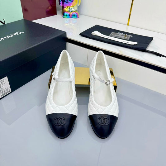 CC MARY JANE FLAT 25S IN WHITE LAMBSKIN EMBOSSED LOGO - 35