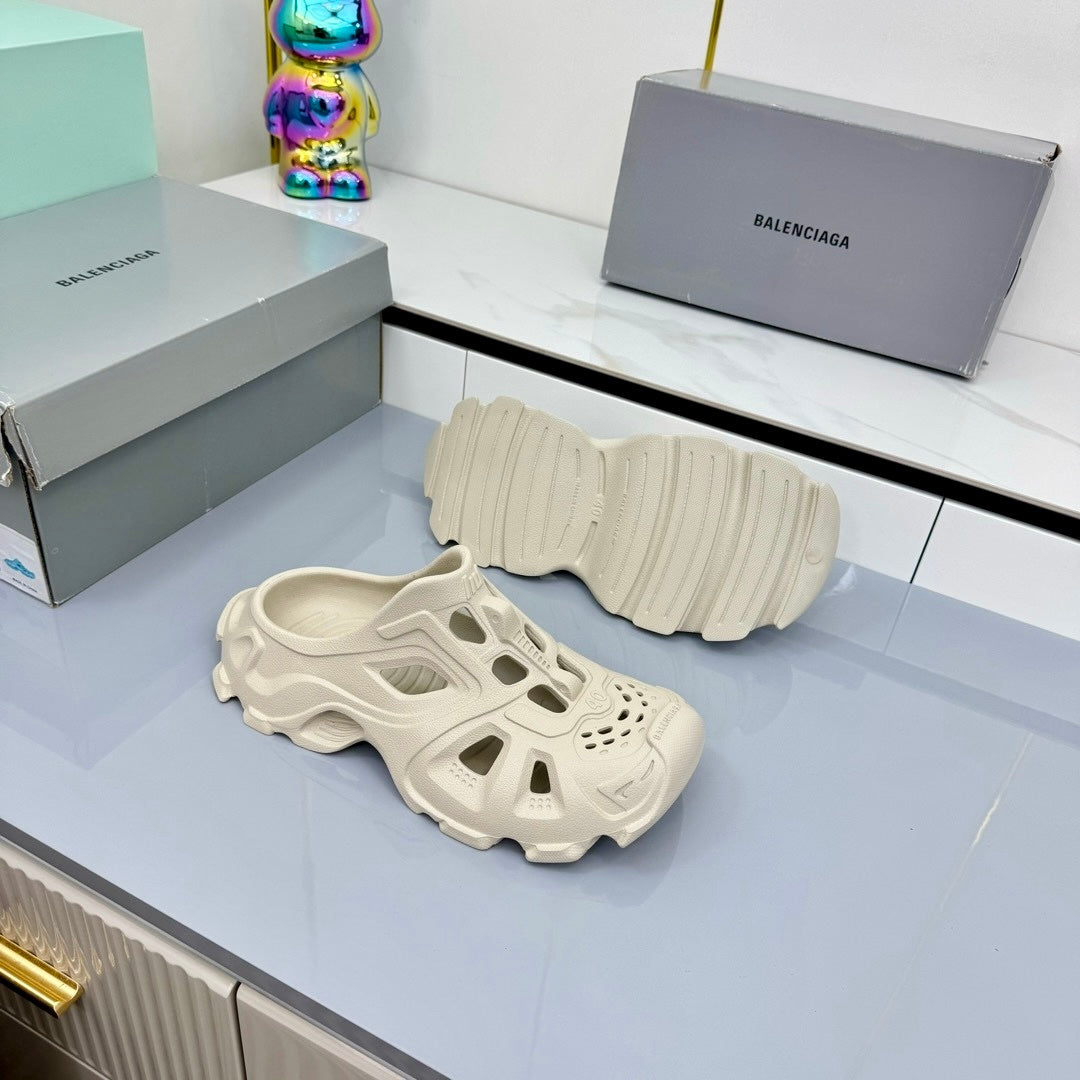 BALENCIAGA 25S POOL CROCS SLIDE IN LIGHT BEIGE SYNTHETIC RUBBER - 35