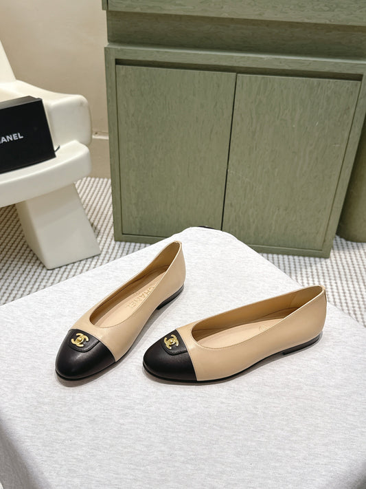 CHANEL 25S BALLET FLATS IN BEIGE CALFSKIN WITH BLACK CAP TOE GOLD HARDWARE - 35