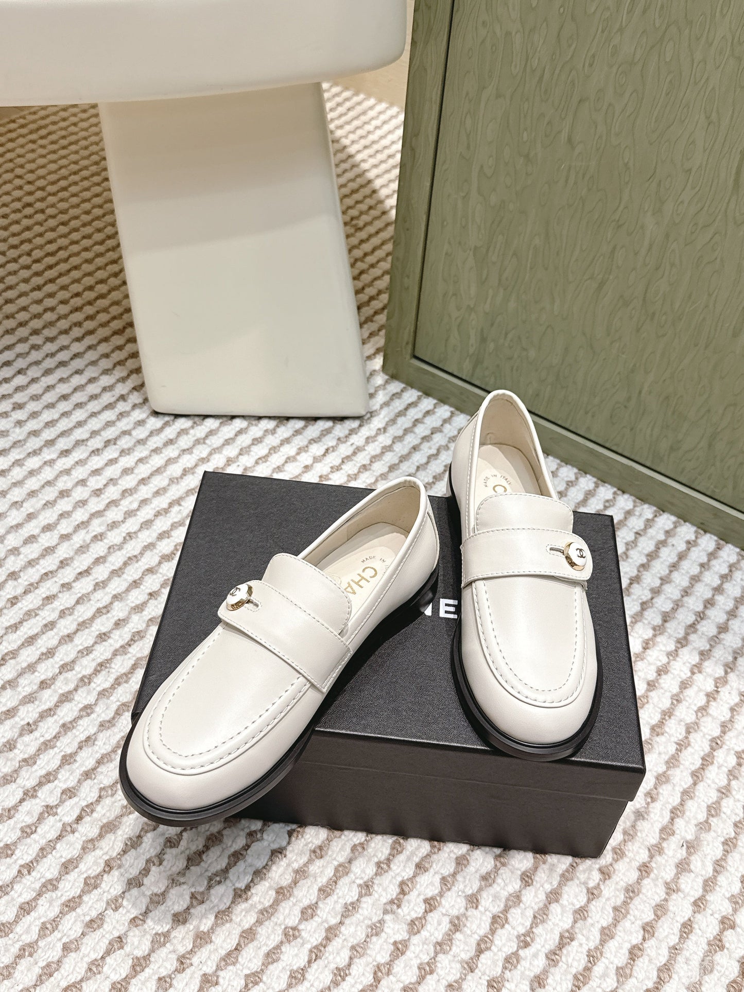 CHANEL 25S GODDESS FLAT LOAFERS IN WHITE CALFSKIN GOLD HARDWARE - 35