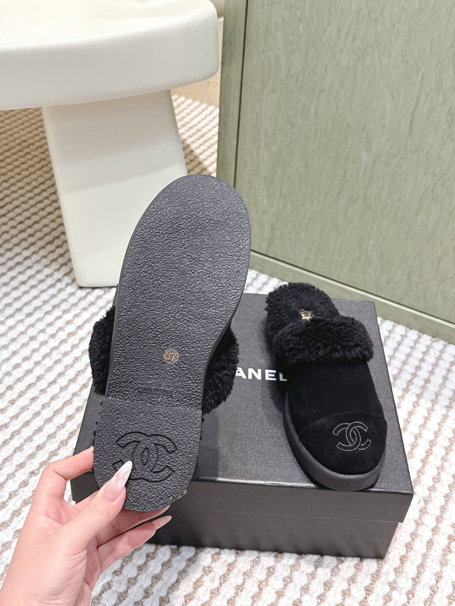 CHANEL 25S INDOOR SLIPPERS IN BLACK SUEDE FUR-LINED - 35