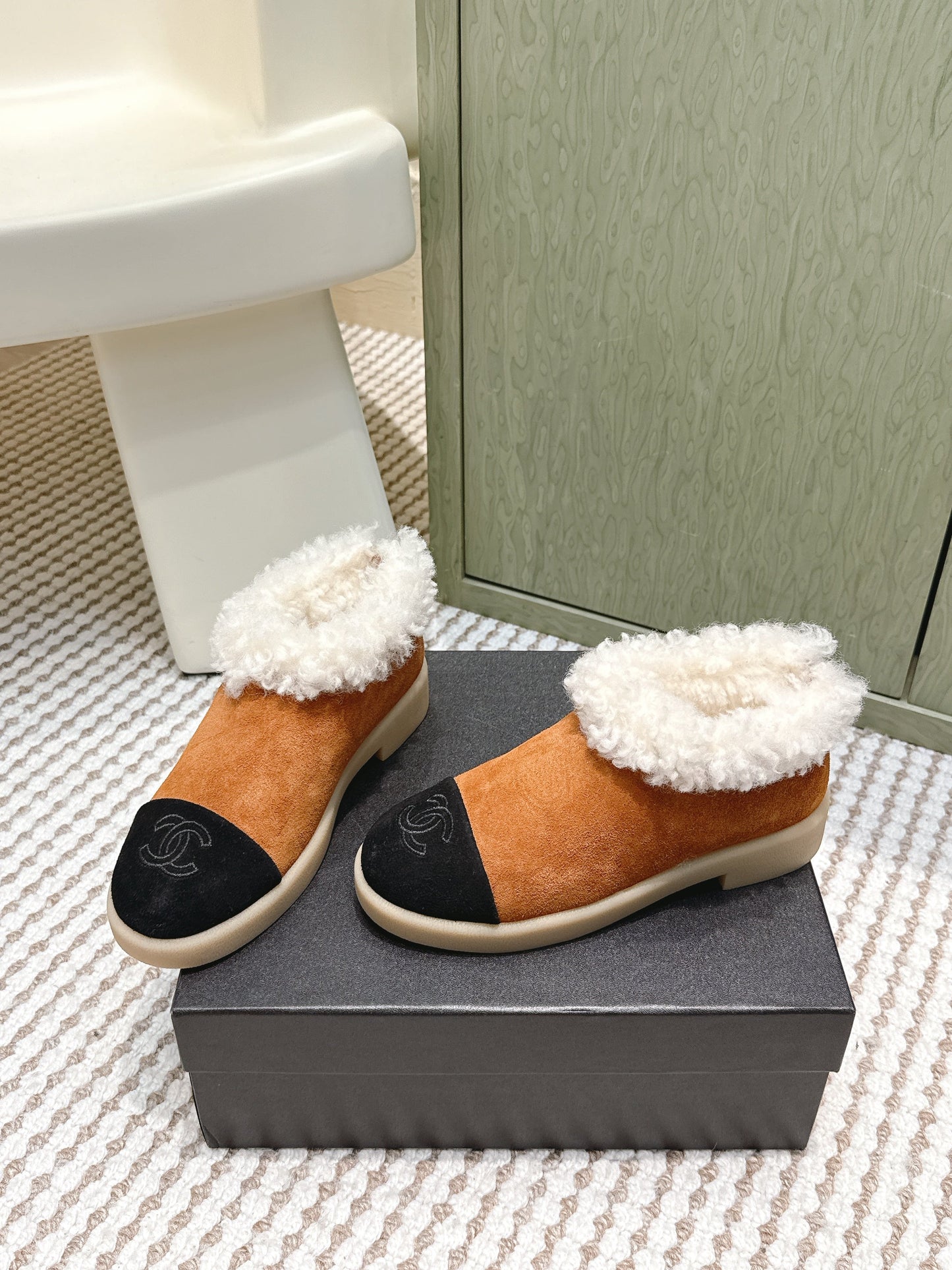 CHANEL 25S SHORT SUEDE BOOTS IN CARAMEL AND BLACK WITH SHEEPSKIN LINING - 35