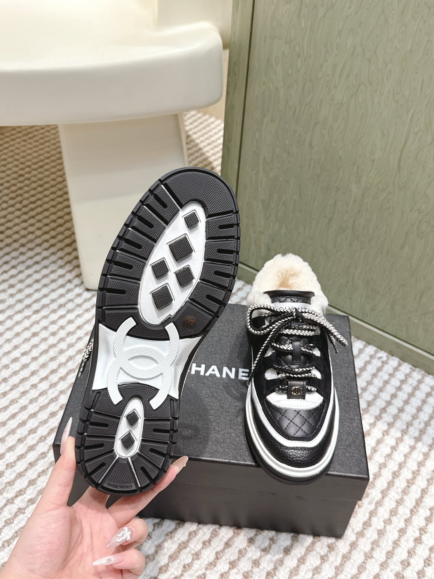 CHANEL 25S THICK-SOLE SNEAKERS IN BLACK AND WHITE CALFSKIN WITH FUR LINING - 35