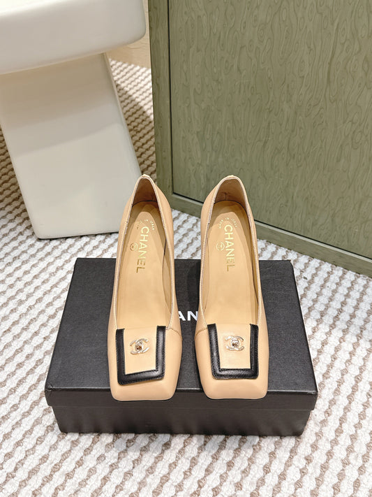 ТУФЛІ-СЛІНГБЕКИ CHANEL 25S 90 ММ З БЕЖЕВОЇ ТЕЛЯЧОЇ ШКІРИ, КВАДРАТНИЙ НОСОК, ЗОЛОТА ФУРНІТУРА – 35