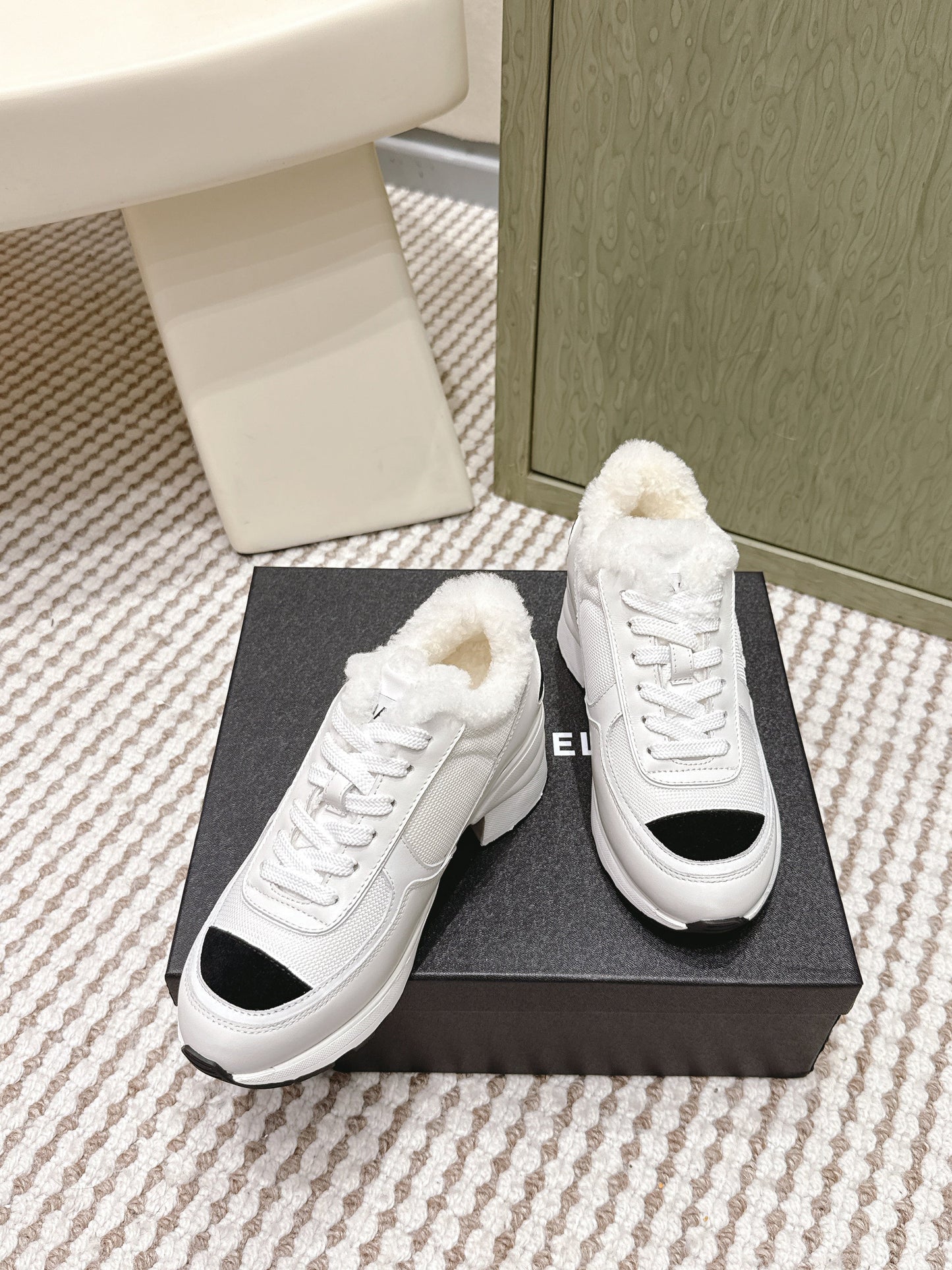 CHANEL 25S SNEAKERS IN WHITE SYNTHETIC FABRIC AND CALFSKIN BLACK SUEDE - 35