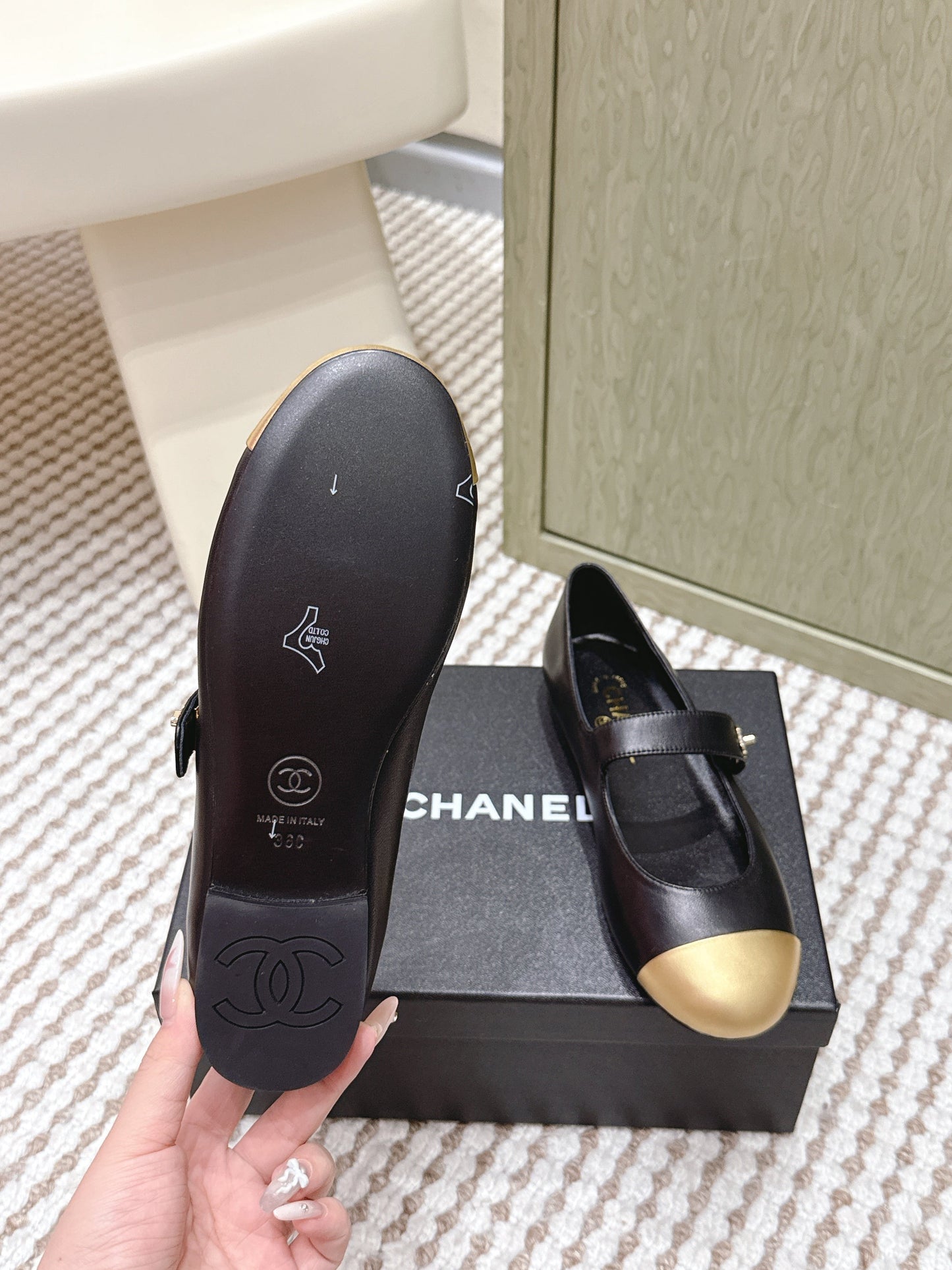 CHANEL 25S MARY JANE FLAT IN BLACK LAMBSKIN WITH YELLOW CAP TOE GOLD HARDWARE - 35