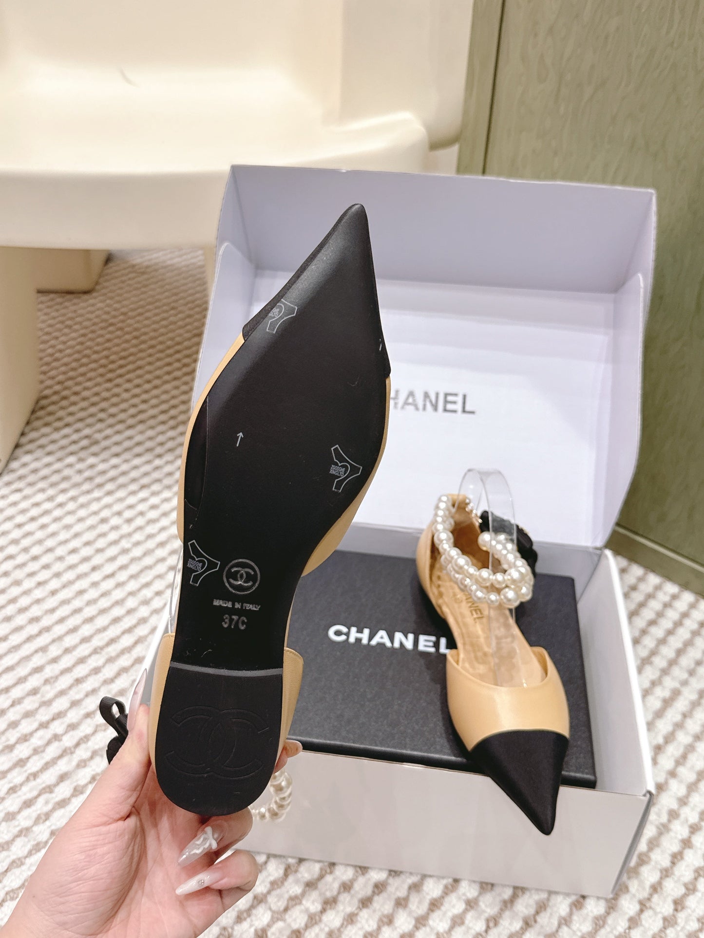 CHANEL 25S ESPADRILLE FLATS IN BEIGE AND BLACK CALFSKIN WITH PEARL STRAP - 35