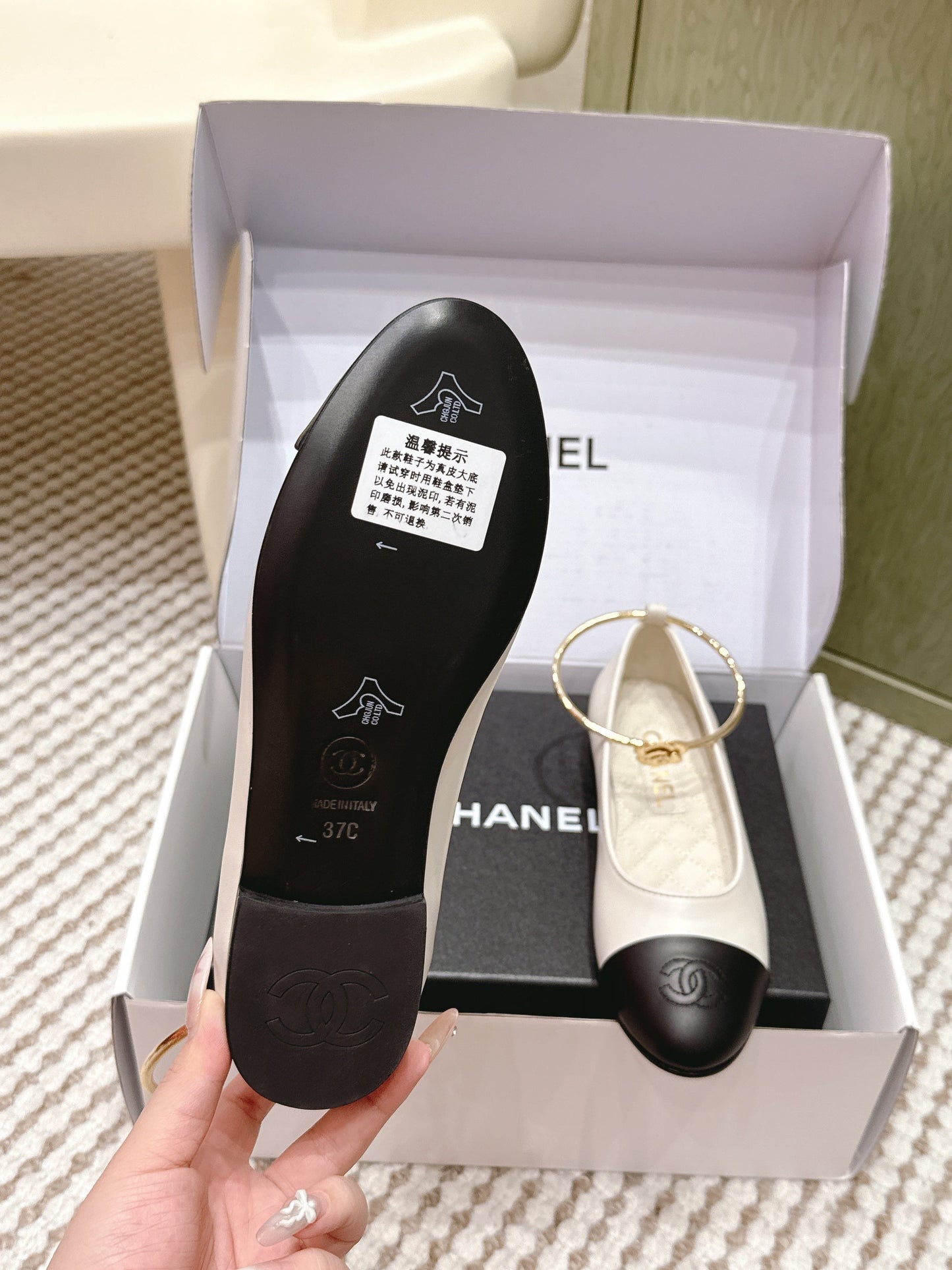 CHANEL 25S BALLERINA SHOES IN WHITE AND BLACK CALFSKIN GOLD HARDWARE - 35