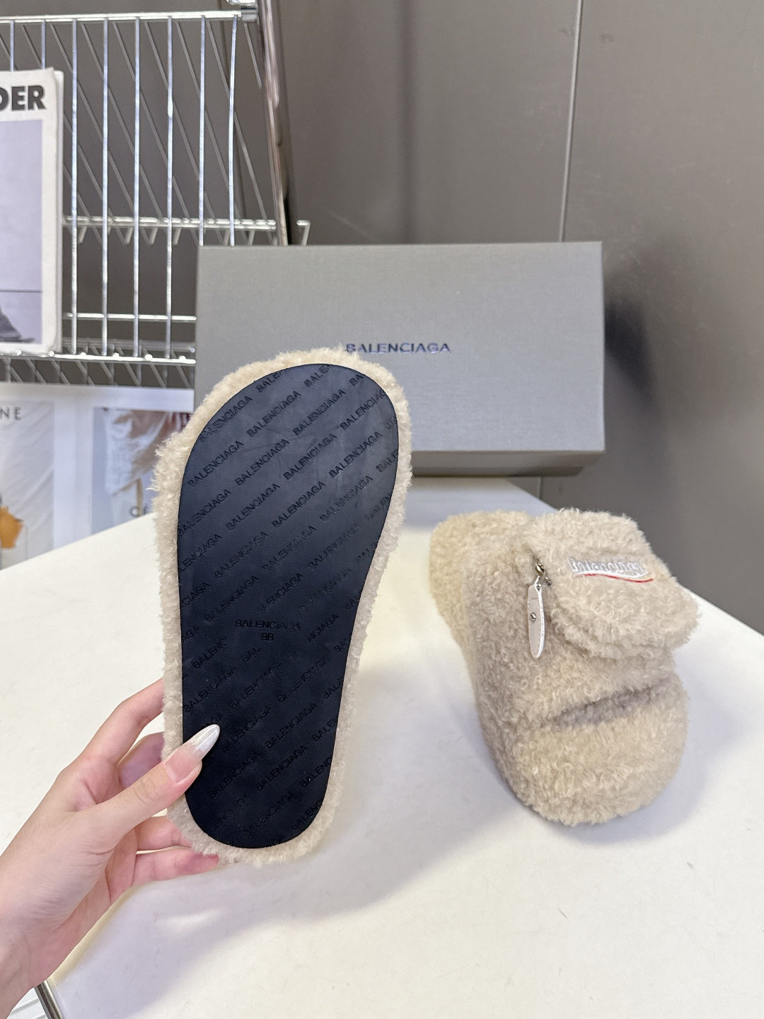 BALENCIAGA 25S SLIPPERS IN BEIGE FAUX SHEARLING - 35