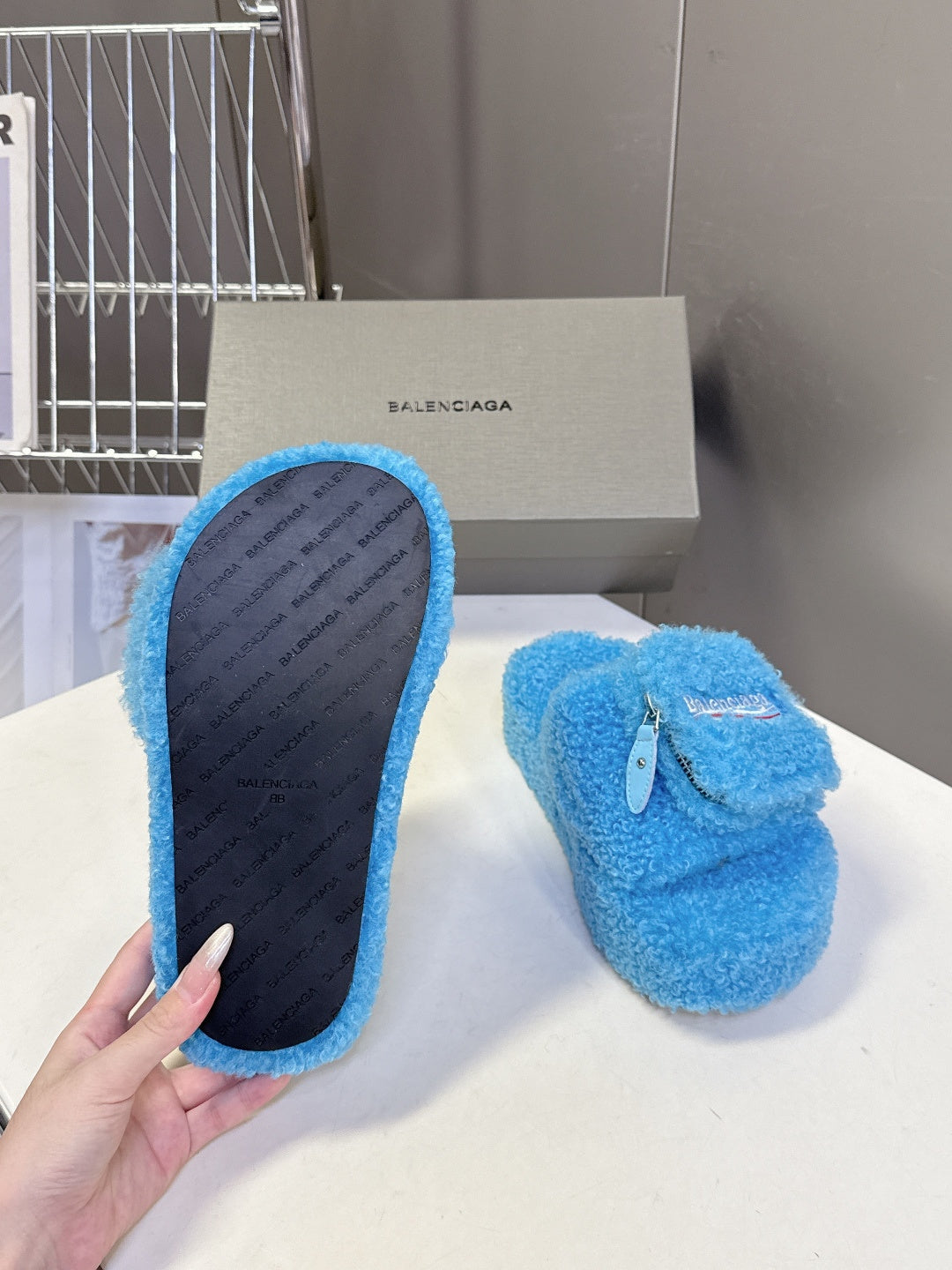 BALENCIAGA 25S SLIPPERS IN BLUE FAUX SHEARLING - 35