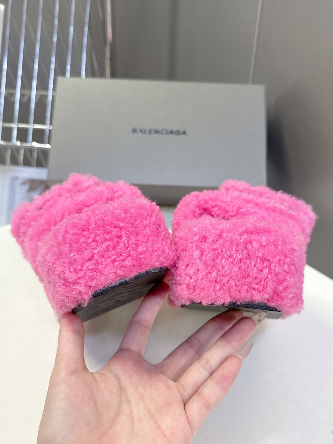 BALENCIAGA 25S SLIPPERS IN PINK FAUX SHEARLING - 35