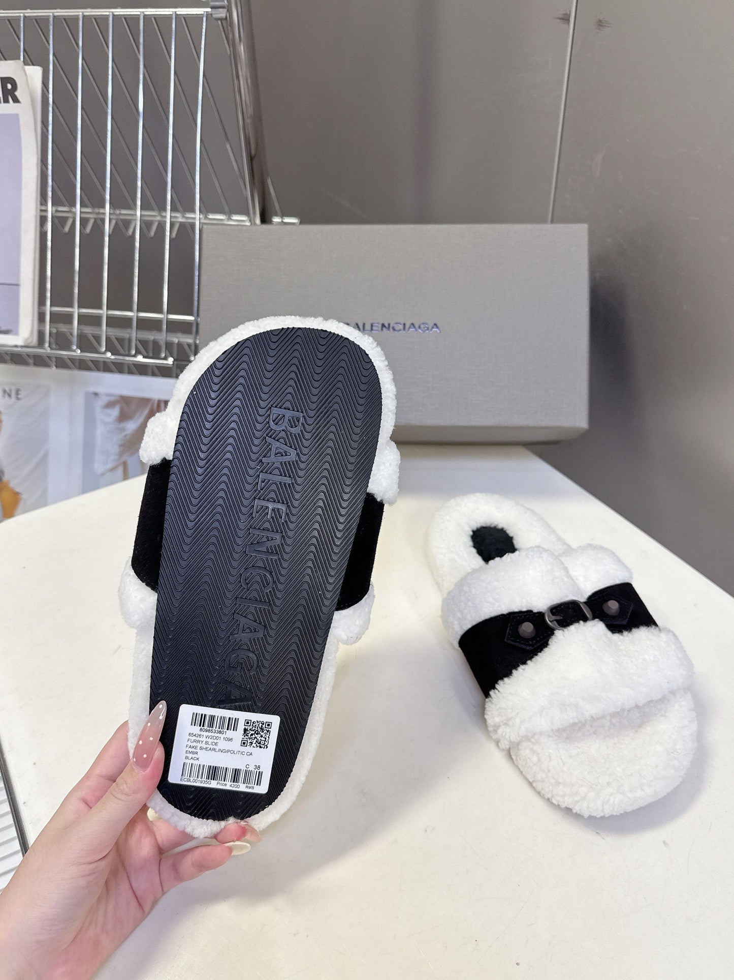 BALENCIAGA 25S SLIPPERS IN BLACK SUEDE AND WHITE WOOL - 35