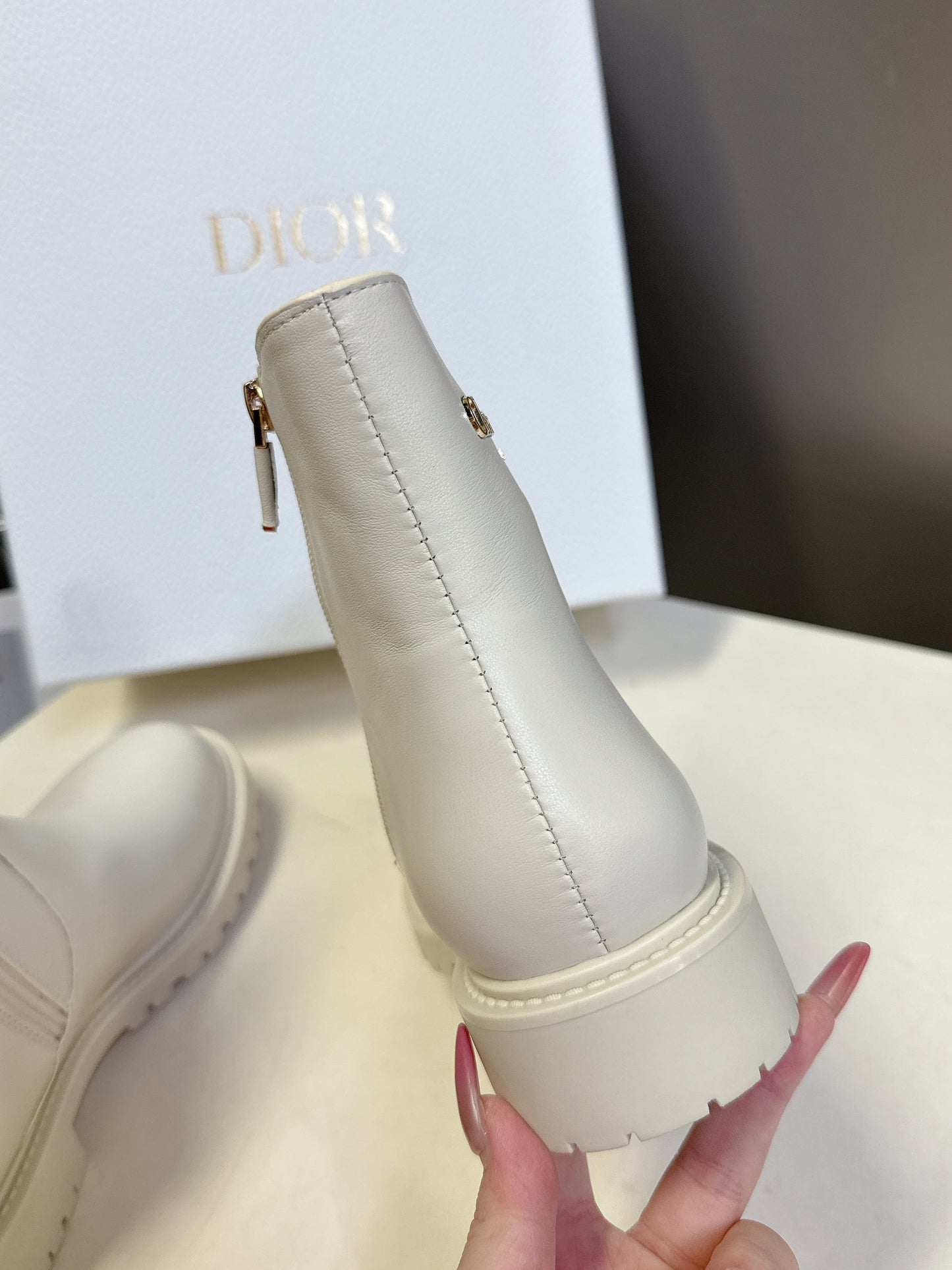 DIOR 25S D-MAJOR ANKLE BOOTS IN WHITE LAMBSKIN WITH GOLD HARDWARE - 35