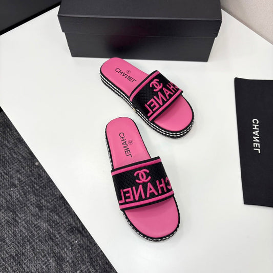 Шльопанці CC SLIDE SANDALS 25S із рожевої тканини та телячої шкіри – 35