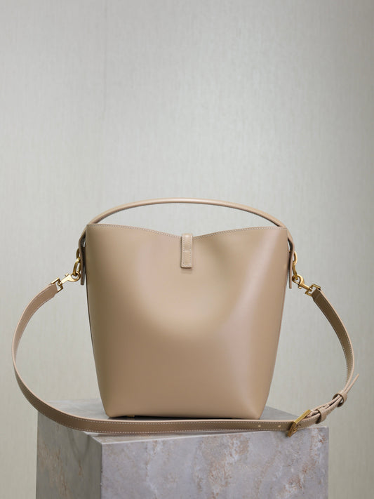 YSL 25S LE 5 À 7 BUCKET 26 IN NUDE CALFSKIN GOLD HARDWARE