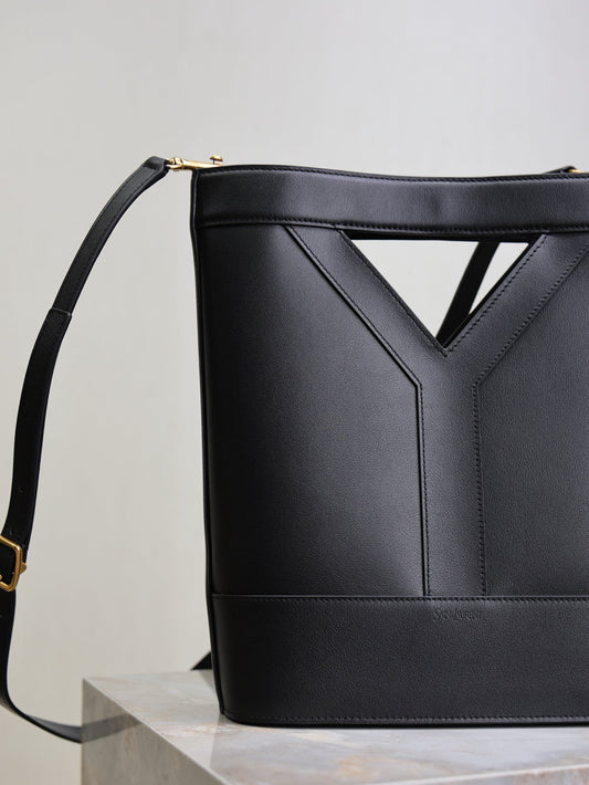 YSL 25S Y МАЛЕНЬКЕ ВІДРО 29 З ЧОРНОЇ ТЕЛЯЧОЇ ШКІРИ З ЗОЛОТОЮ ФУРНІТУРОЮ