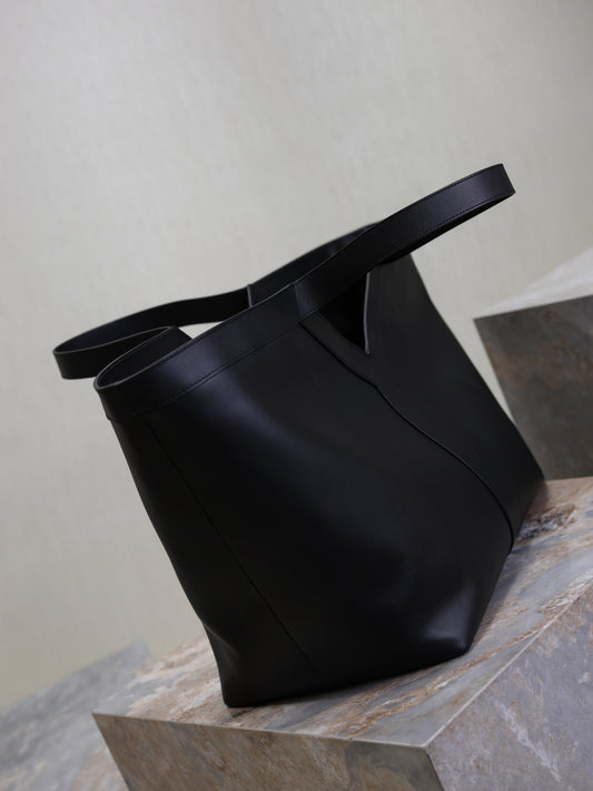 YSL 25S Y TOTE 50 IN BLACK CALFSKIN GOLD HARDWARE