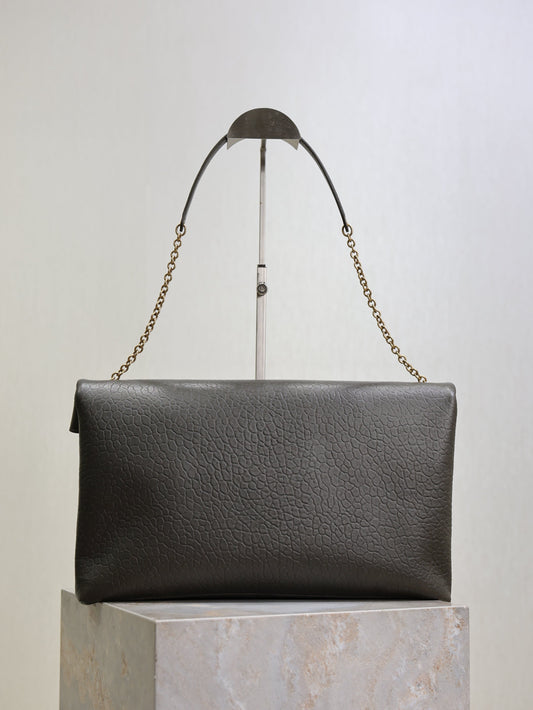YSL 25S CASSANDRE ENVELOPE MESSENGER 35 IN LIGHT MUSK LAMBSKIN GOLD HARDWARE