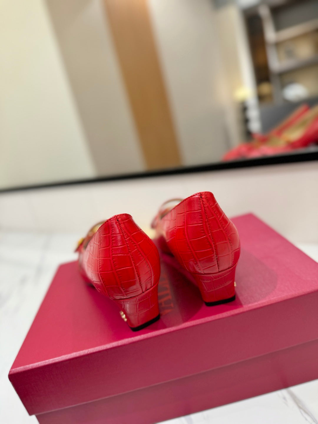 VLTN VLOGO SIGNATURE ROUND-TOE HEELS 25S IN RED LAMBSKIN SNAKE-EMBOSSED - 35