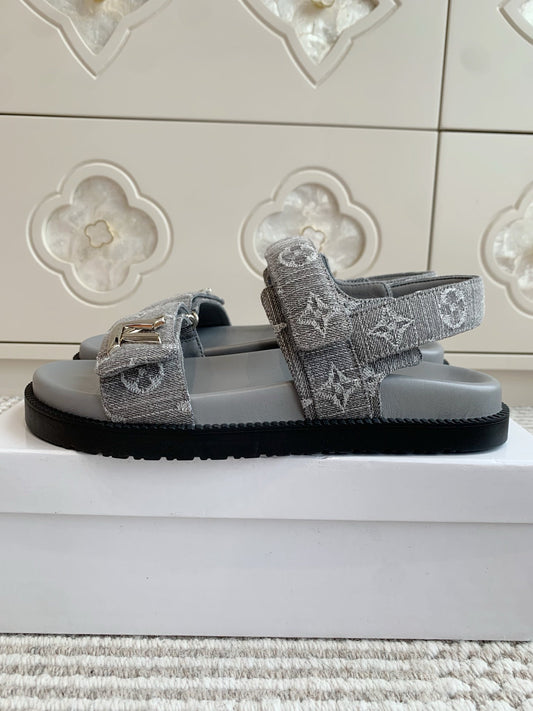 БОСОНІЖКИ LV SANDALS 25S ІЗ СІРОГО ДЕНІМУ ТА ТЕЛЯЧОЇ ШКІРИ СРІБНОГО КОЛЬОРУ - 35