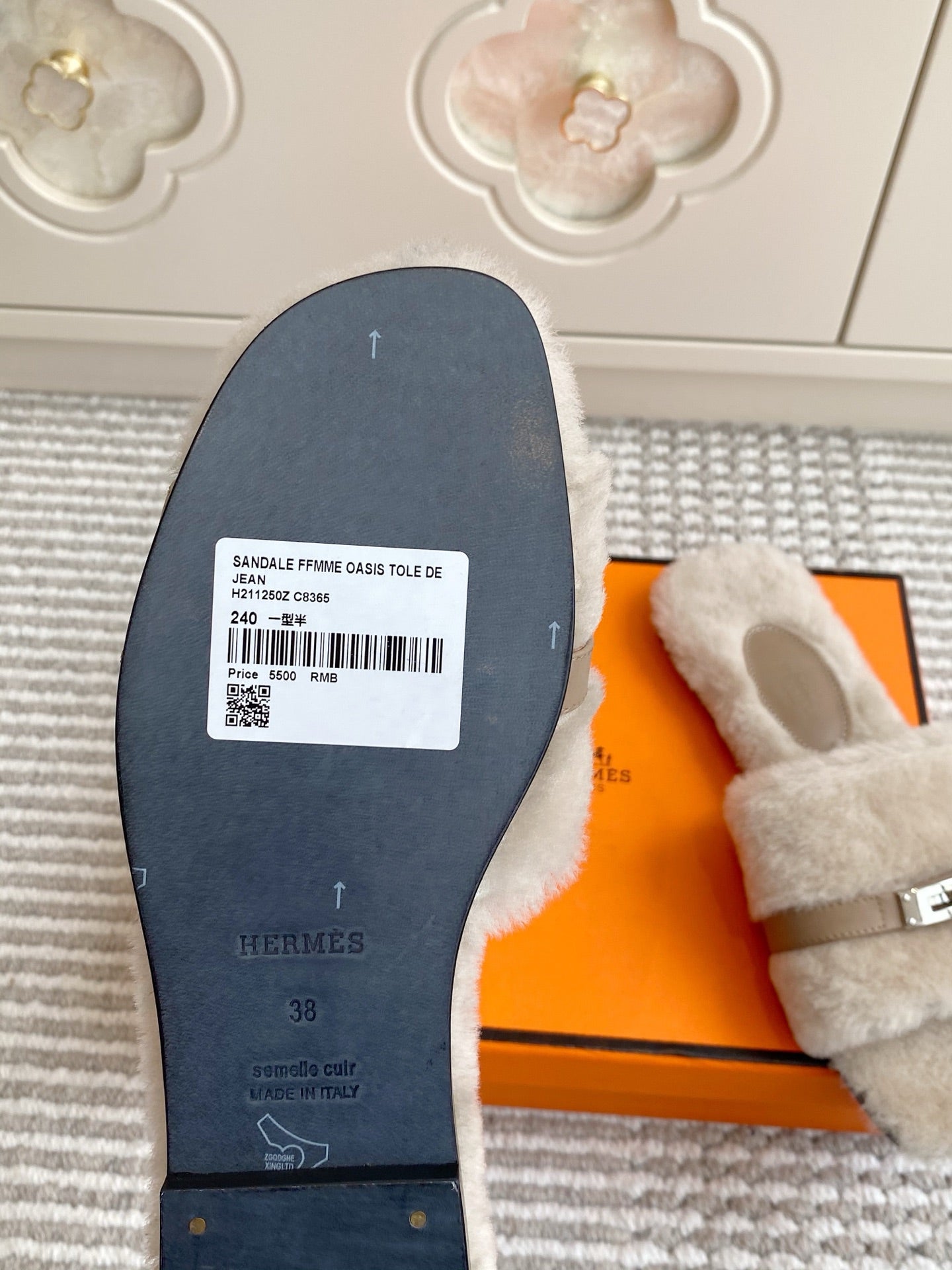 HM 25S GIULIA SANDAL IN PALE BEIGE GRAY SHEARLING WITH SILVER HARDWARE - 35