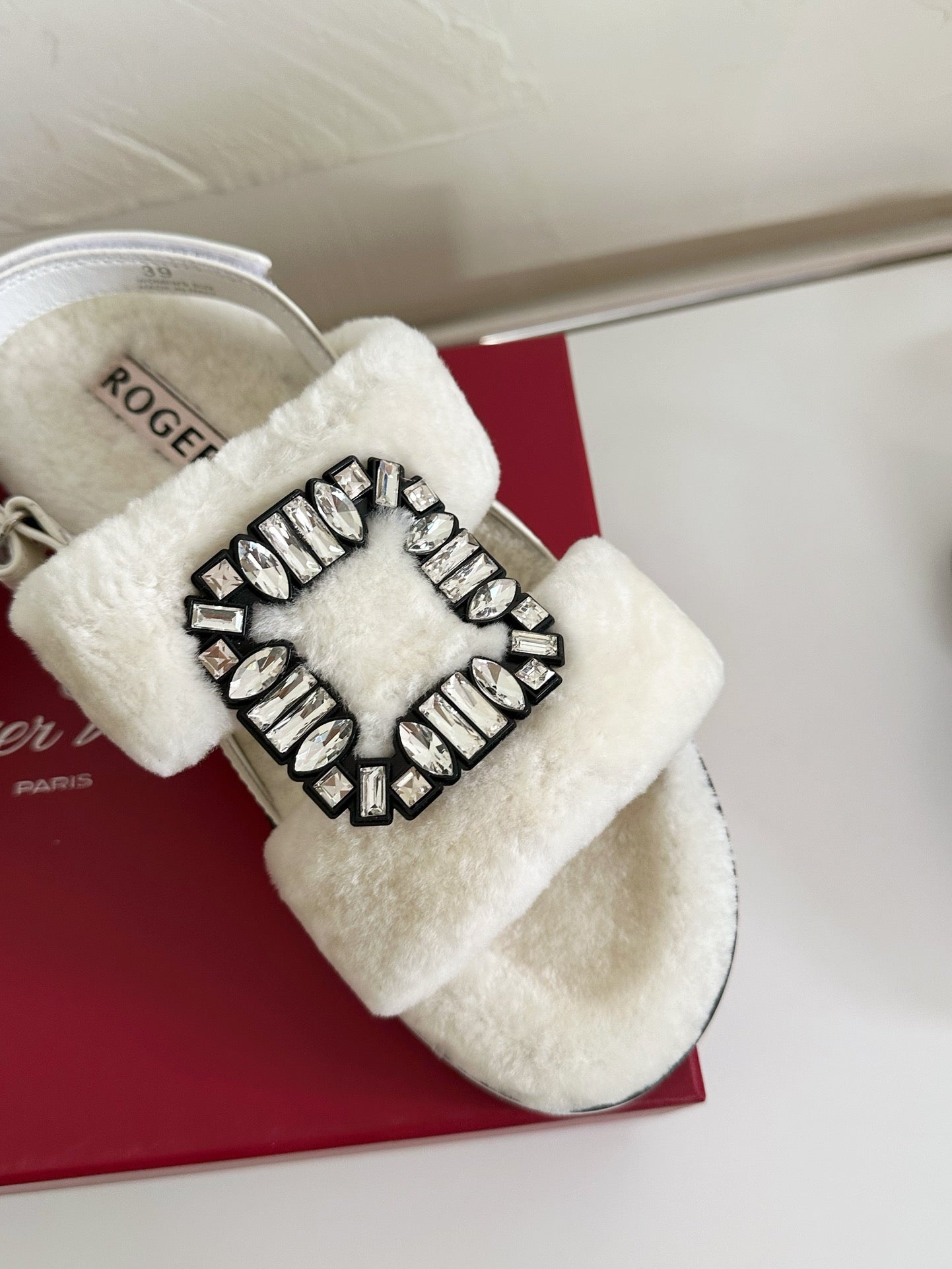 SLIDY VIV' WINTER FUR STRASS BUCKLE SANDALS IN WHITE SHEARLING - 34