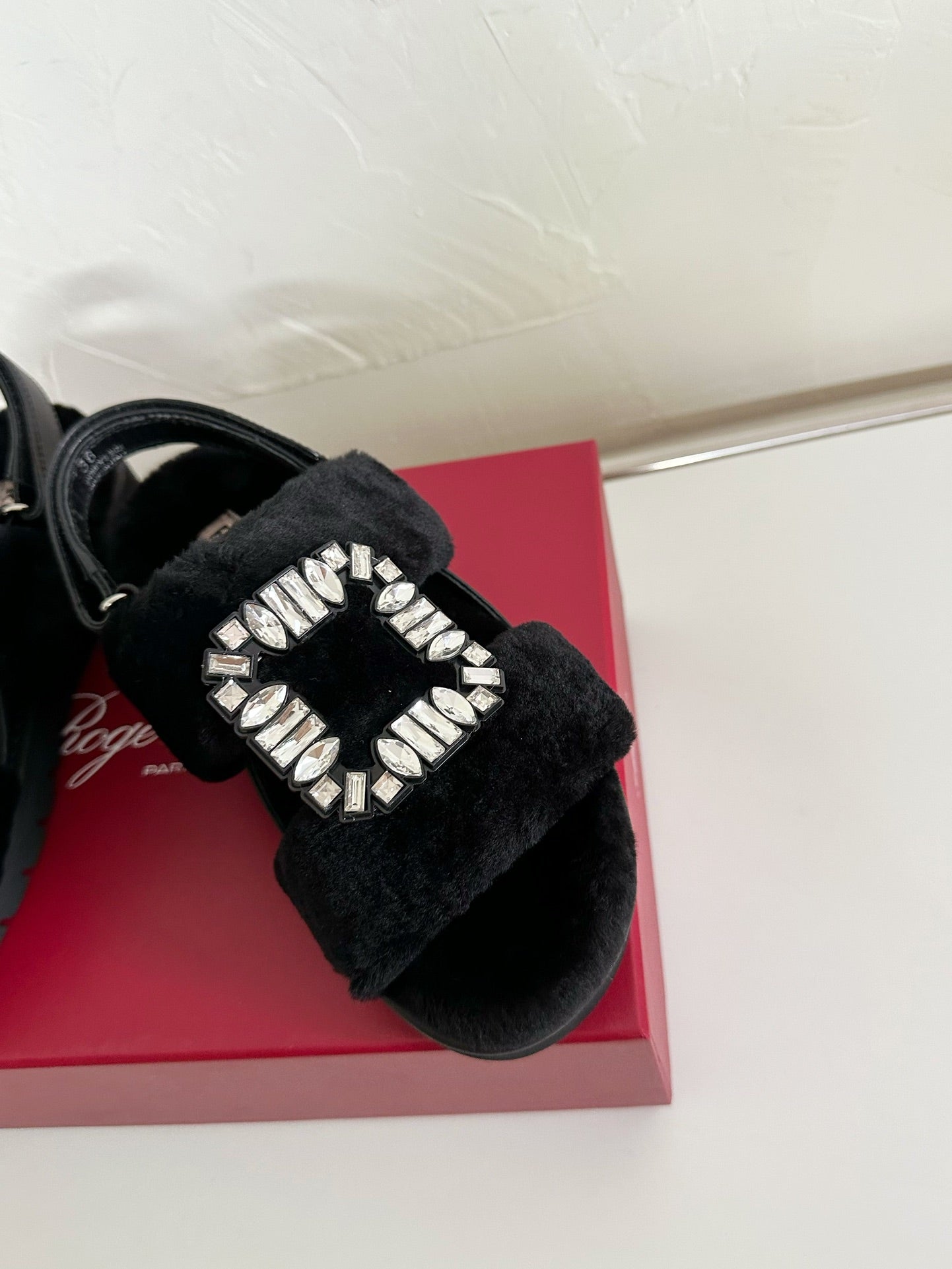 SLIDY VIV' WINTER FUR STRASS BUCKLE SANDALS IN BLACK SHEARLING - 34