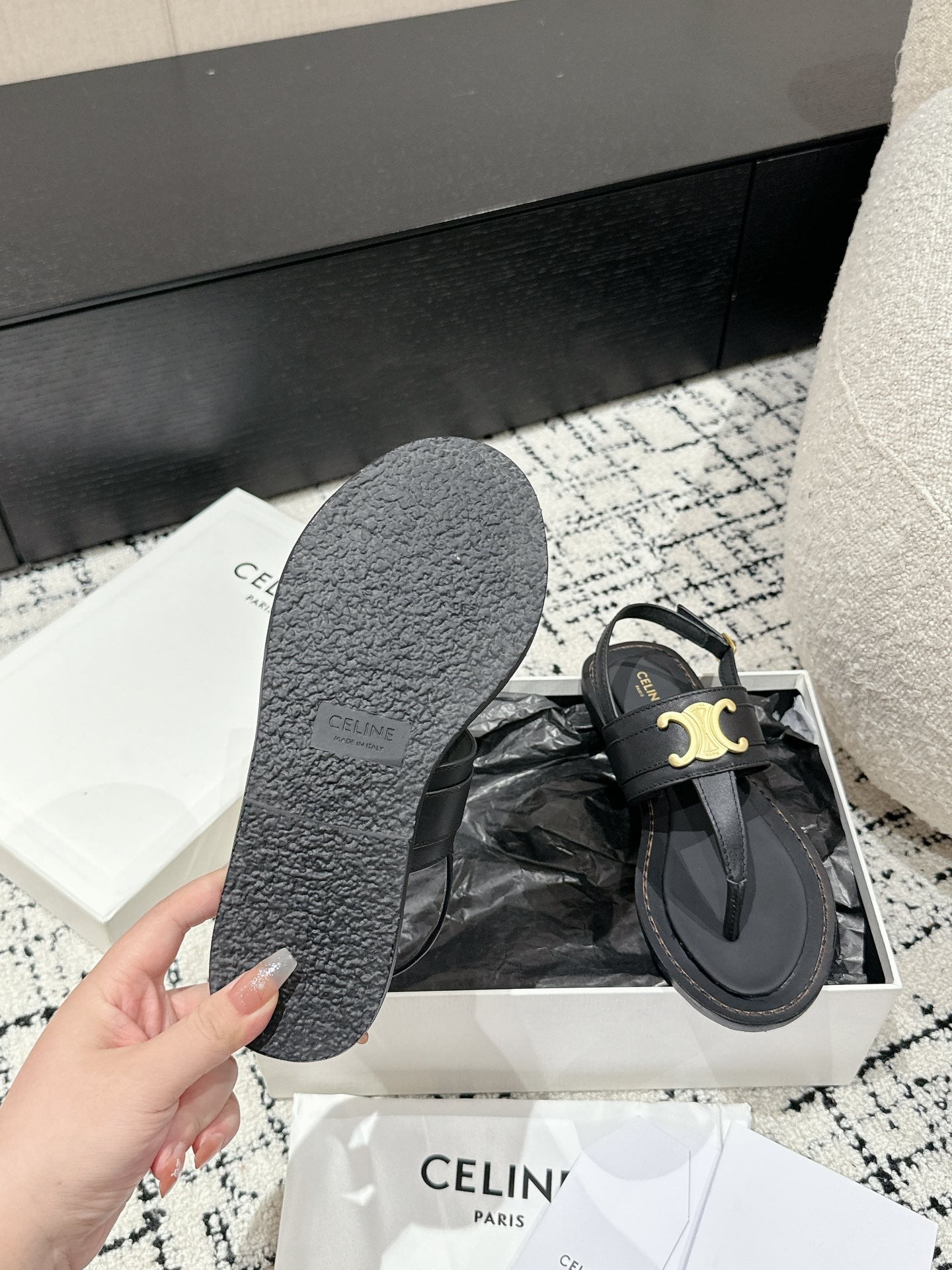 THONG SANDAL IN BLACK CALFSKIN - 35