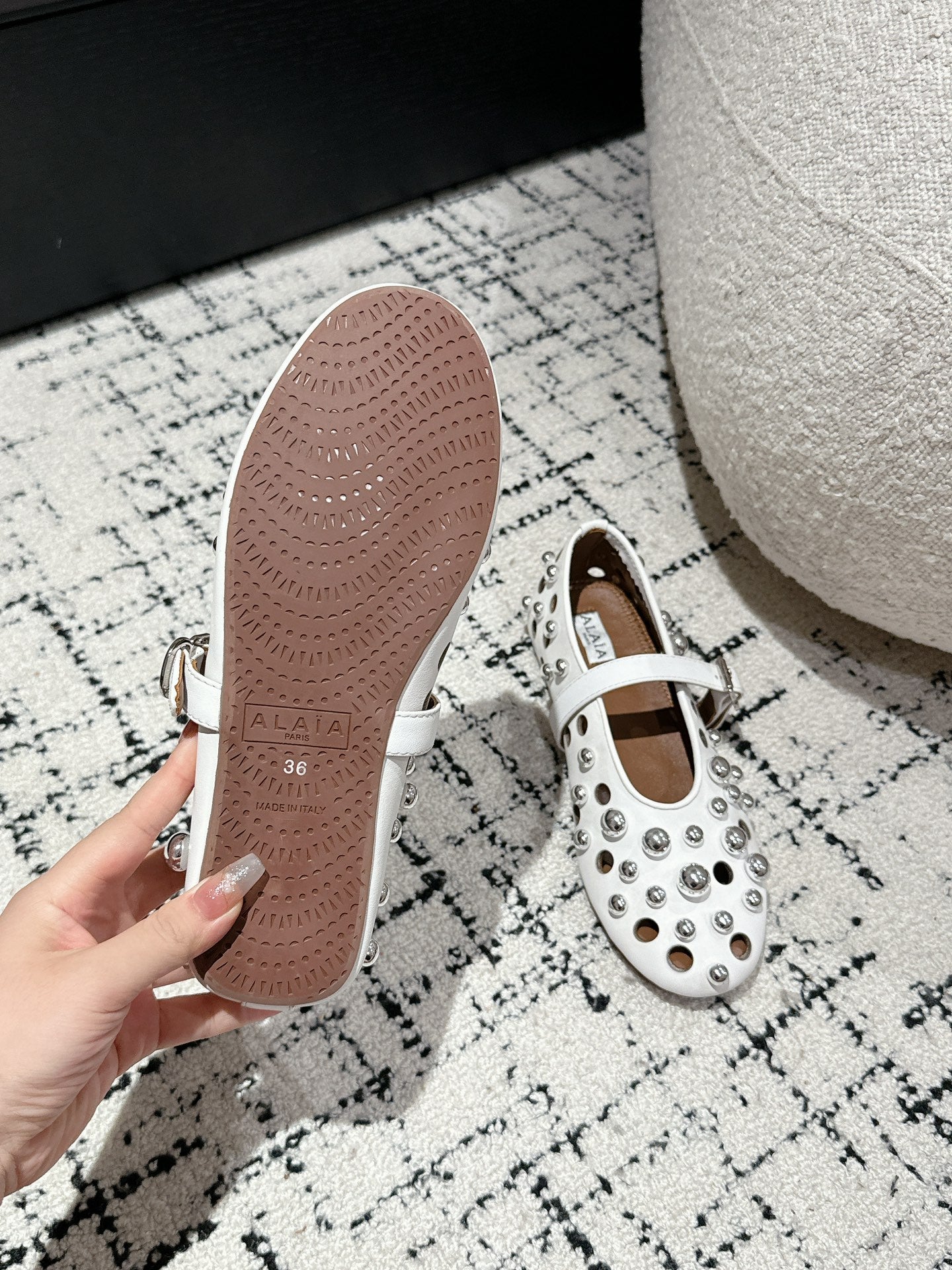 ALAIA PEARL MARY JANE SHOES IN WHITE LAMBSKIN - 35