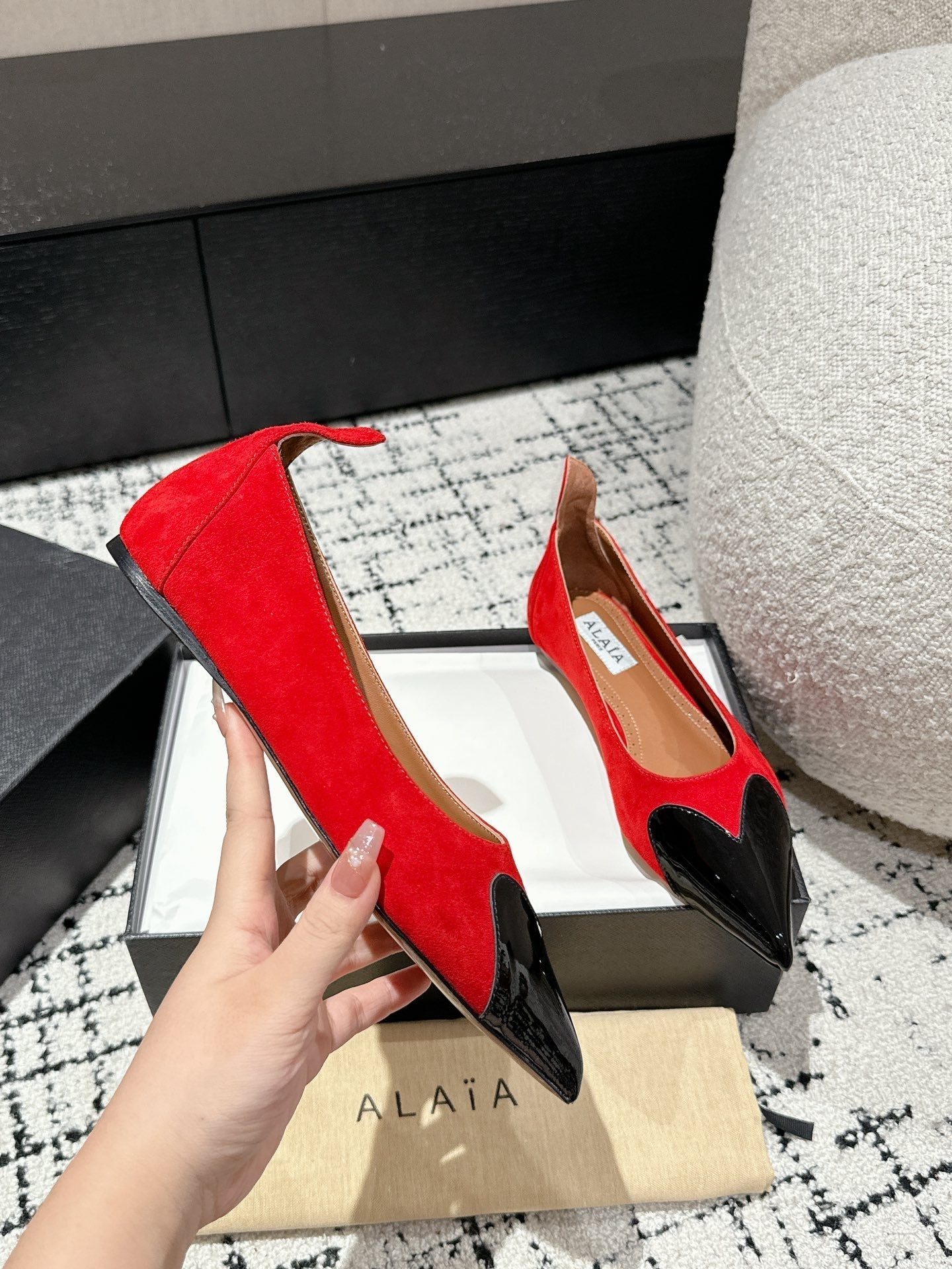 ALAIA PUMP 1 CM IN CHERRY RED SUEDE MIX BLACK CALFSKIN - 35