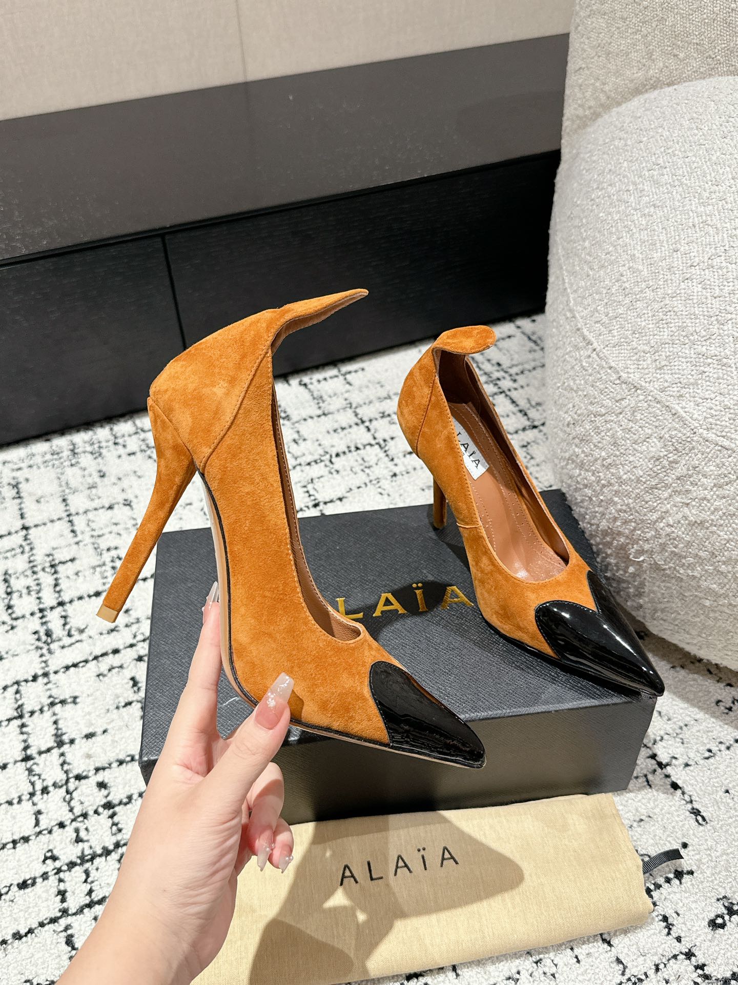 ALAIA HIGH PUMPS 10CM IN COPPER BROWN SUEDE MIX BLACK CALFSKIN - 35
