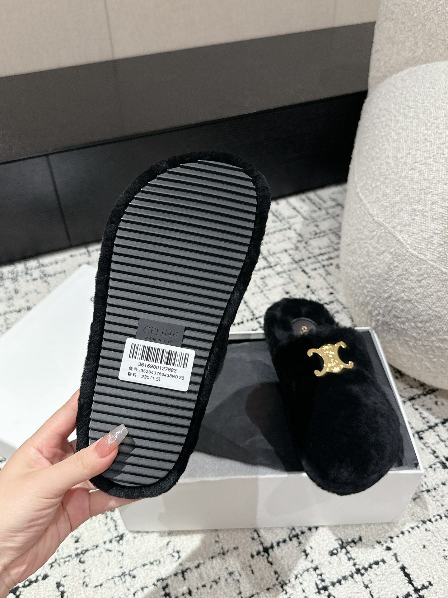SLIPPER IN BLACK SHEARLING - 35